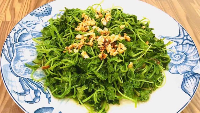 Vừa m&aacute;t vừa gi&uacute;p lợi tiểu, loại rau mọc hoang m&ugrave;a h&egrave; n&agrave;y chế biến được nhiều m&oacute;n ngon cho ng&agrave;y nắng n&oacute;ng - Ảnh 5.
