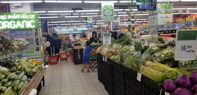 Thực phẩm từng rẻ nay tăng gi&aacute;, bữa cơm gia đ&igrave;nh thay đổi thế n&agrave;o? - Ảnh 1.