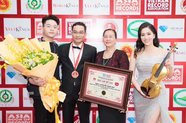Anh trai ruột của Kh&aacute;nh Thi t&agrave;i giỏi khiến nhiều ngưỡng mộ - Ảnh 3.