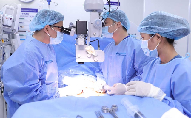 Hiếm muộn 5 năm, người đ&agrave;n &ocirc;ng v&ocirc; tinh phải trải qua 4 lần phẫu thuật mới t&igrave;m thấy tinh tr&ugrave;ng để c&oacute; con - Ảnh 1.