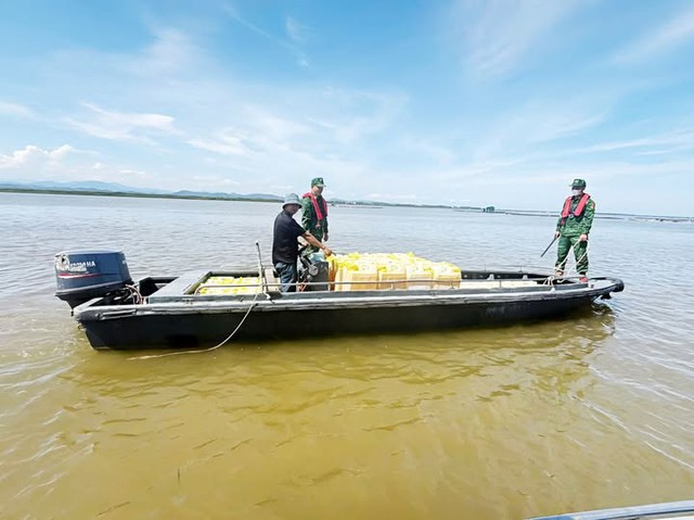 Quảng Ninh xử lý vận chuyển xăng không rõ nguồn gốc: Pháp luật và xử phạt - Ảnh 1. Quảng Ninh xử lý vận chuyển xăng không rõ nguồn gốc: Pháp luật và xử phạt - Ảnh 1.