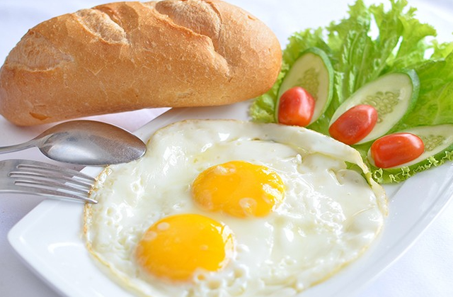 Bí quyết sống thọ: Người Việt nên ăn sáng theo cách này để giảm nguy cơ bệnh mạn tính, kéo dài tuổi thọ - Ảnh 1.