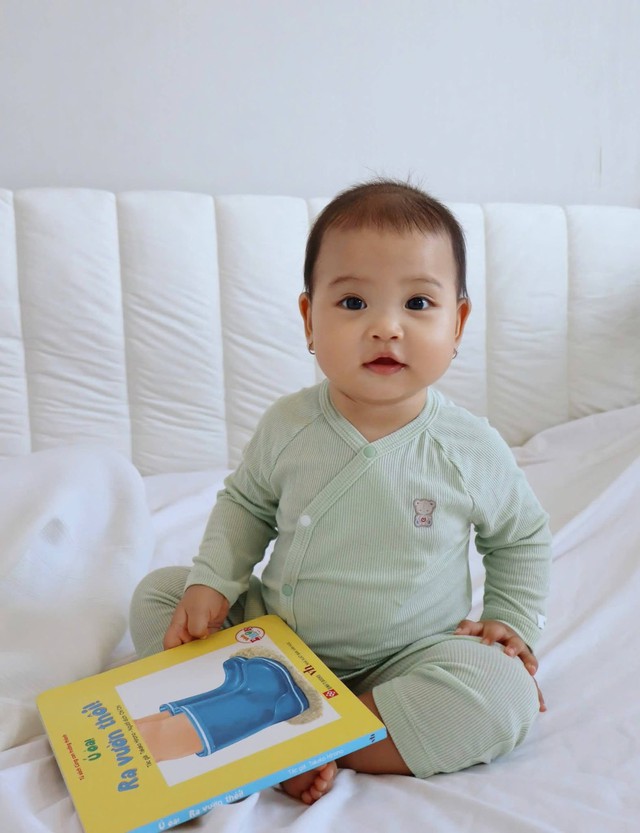 H'Hen Ni&ecirc; khoe khoảnh khắc th&uacute; vị của con g&aacute;i 9 th&aacute;ng tuổi trong chuyến xuất ngọai đầu ti&ecirc;n - Ảnh 8.