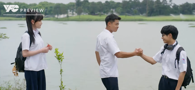 Ph&iacute;a b&ecirc;n kia th&agrave;nh phố - Tập 11: &Ocirc;ng ngoại trở về, b&agrave; Xu&acirc;n bất ngờ bị người đ&agrave;n &ocirc;ng lạ mặt quấy rối - Ảnh 1.