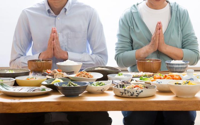 Bí quyết sống thọ: Thói quen ăn uống giúp kiểm soát cân nặng, bảo vệ tim mạch và kéo dài tuổi thọ - Ảnh 2.