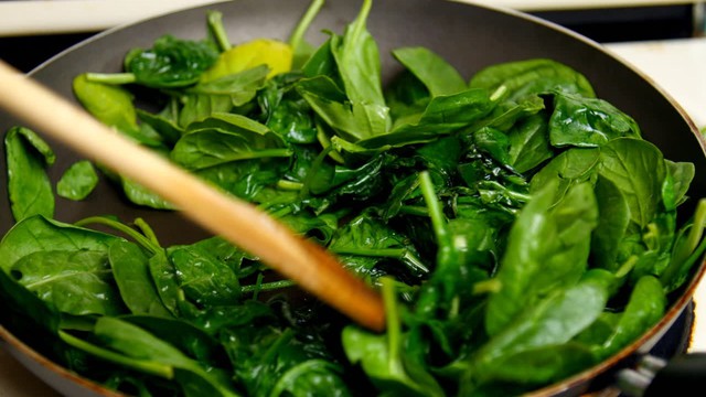 Những thực phẩm gi&uacute;p ngủ ngon hơn c&oacute; sẵn trong căn bếp nhưng nhiều người vẫn bỏ qua - Ảnh 4.