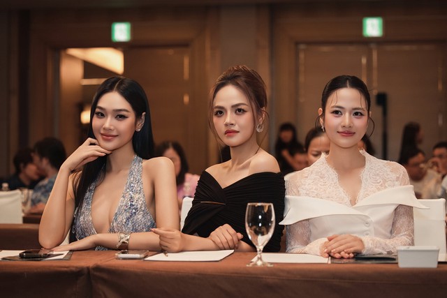 Thu Quỳnh 'đọ sắc' c&ugrave;ng Việt Hoa, C&ugrave; Thị Tr&agrave; - Ảnh 7.
