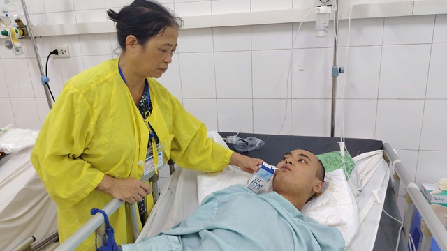 MS 1090: Trên đường thăm hai con nhỏ, người cha trẻ gặp nạn nguy kịch, mẹ già bất lực trước chi phí điều trị - Ảnh 3. MS 1090: Trên đường thăm hai con nhỏ, người cha trẻ gặp nạn nguy kịch, mẹ già bất lực trước chi phí điều trị - Ảnh 3.
