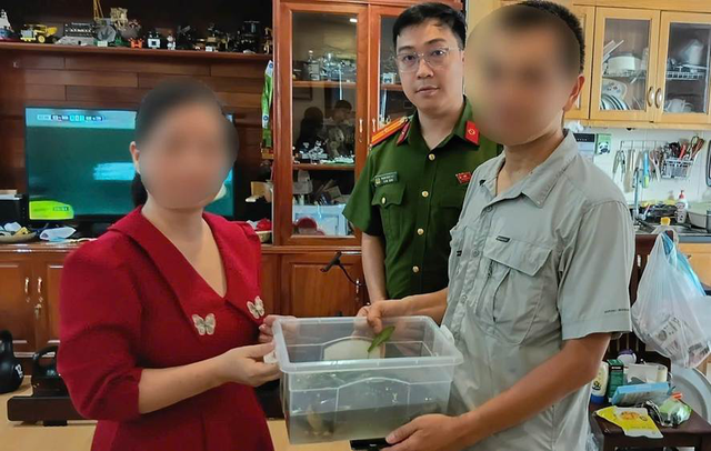 H&agrave; Nội: Nu&ocirc;i th&uacute; cưng 'lạ' l&agrave;m cảnh, chủ hộ ngỡ ng&agrave;ng khi C&ocirc;ng an g&otilde; cửa   - Ảnh 1.