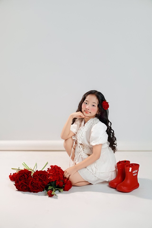 Con gái Khánh Thi tròn 8 tuổi biết yêu thương, nhường nhịn mọi người - Ảnh 9. Con gái Khánh Thi tròn 8 tuổi biết yêu thương, nhường nhịn mọi người - Ảnh 9.