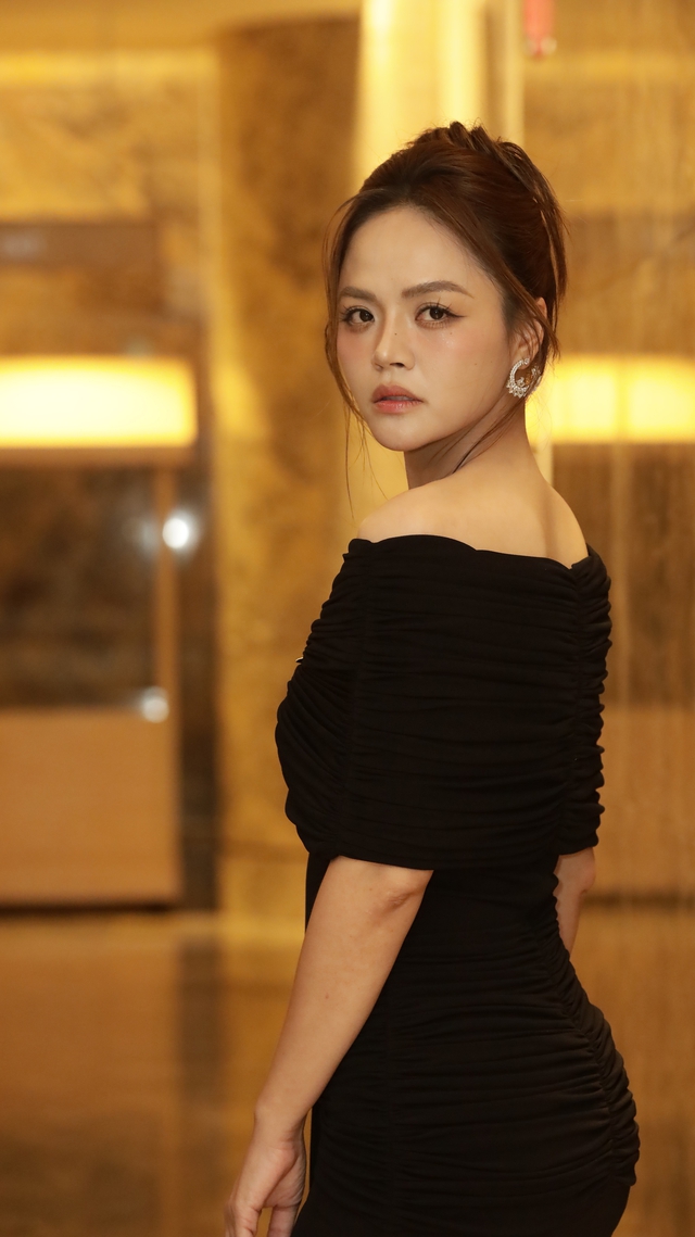 Thu Quỳnh 'đọ sắc' c&ugrave;ng Việt Hoa, C&ugrave; Thị Tr&agrave; - Ảnh 2.