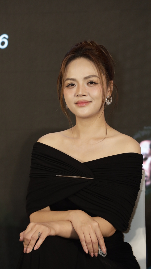 Thu Quỳnh 'đọ sắc' c&ugrave;ng Việt Hoa, C&ugrave; Thị Tr&agrave; - Ảnh 3.