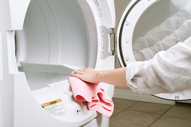 Máy giặt bị hôi: Ổ vi khuẩn ngầm khiến quần áo càng giặt càng bẩn - Ảnh 3.