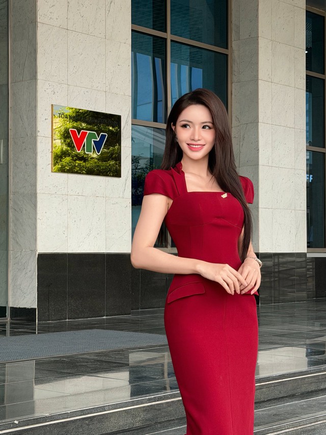 Nữ MC 'Nóng cùng World Cup 2026 ' quê Hải Phòng đang hot Miss Grand Vietnam 2026 - Ảnh 2. Nữ MC 'Nóng cùng World Cup 2026 ' quê Hải Phòng đang hot Miss Grand Vietnam 2026 - Ảnh 2.