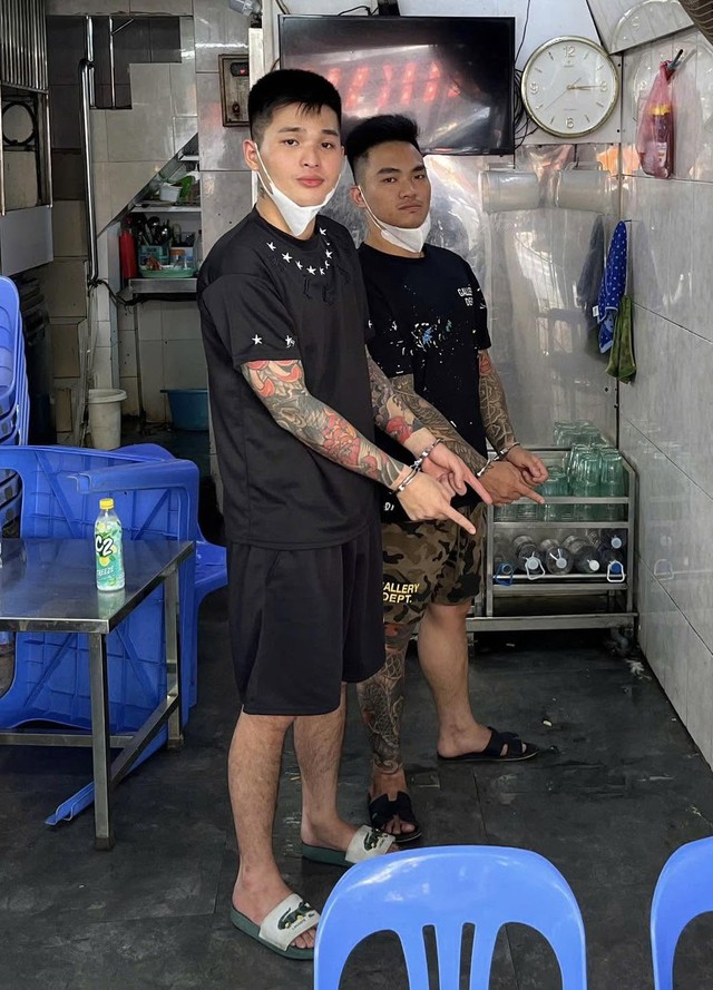 Hà Nội: Đối tượng vác điếu cày đánh người ra đầu thú tại phường Văn Miếu 2026 - Ảnh 1. Hà Nội: Đối tượng vác điếu cày đánh người ra đầu thú tại phường Văn Miếu 2026 - Ảnh 1.