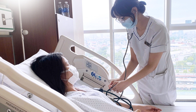 Cô gái 29 tuổi suy thận cấp vì thói quen nhiều người Việt mắc phải trong những ngày nắng nóng - Ảnh 1.