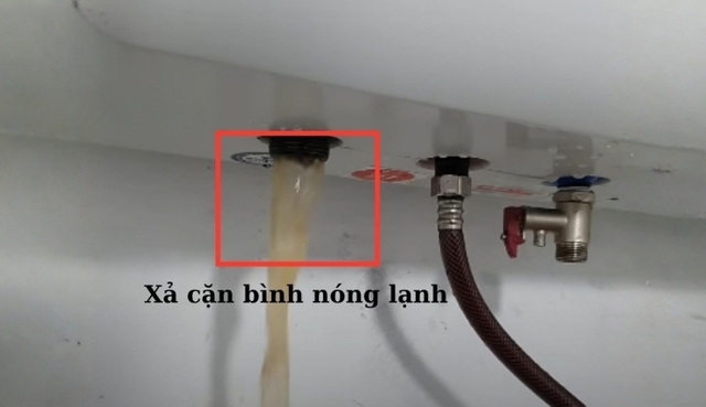 Cách tự xả cặn bình nóng lạnh cực dễ, giúp máy chạy êm, tiết kiệm điện tối đa - Ảnh 2.