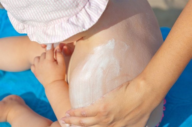5 ti&ecirc;u ch&iacute; chọn kem chống nắng dịu nhẹ, an to&agrave;n tuyệt đối cho trẻ nhỏ - Ảnh 3.