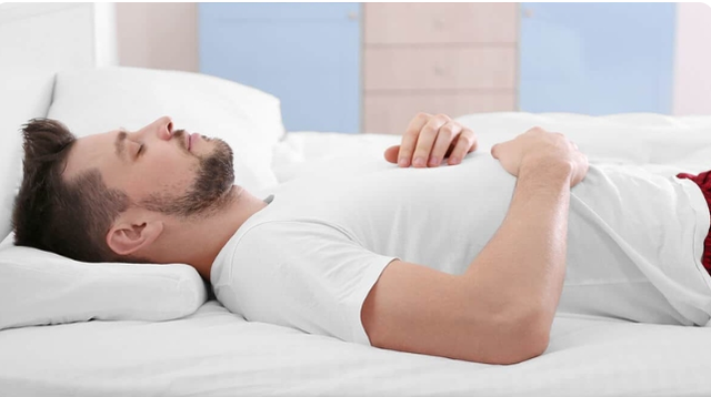 B&aacute;c sĩ cảnh b&aacute;o:Gối đầu qu&aacute; cao l&acirc;u ng&agrave;y c&oacute; thể ảnh hưởng cột sống cổ v&agrave; chất lượng giấc ngủ - Ảnh 4.