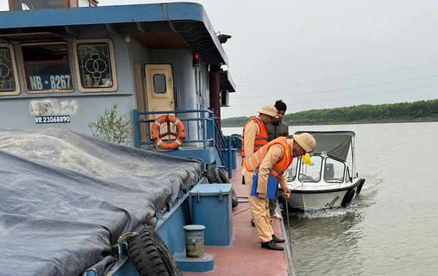 CSGT đường thủy Bến Hiệp kiểm tra nồng độ cồn tr&ecirc;n s&ocirc;ng Luộc Hưng Y&ecirc;n 2026 - Ảnh 5.