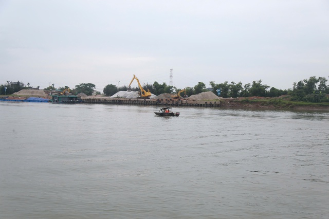 CSGT đường thủy Bến Hiệp kiểm tra nồng độ cồn tr&ecirc;n s&ocirc;ng Luộc Hưng Y&ecirc;n 2026 - Ảnh 9.