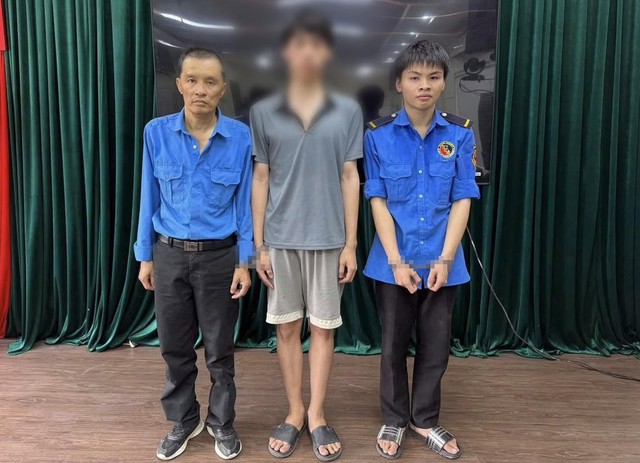 Hà Nội: Bắt giữ nhóm bảo vệ chung cư đuổi đánh khách nhập viện vì mâu thuẫn phí gửi xe ô tô - Ảnh 1. Hà Nội: Bắt giữ nhóm bảo vệ chung cư đuổi đánh khách nhập viện vì mâu thuẫn phí gửi xe ô tô - Ảnh 1.