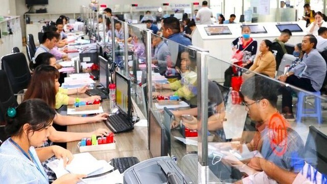 Từ 1/7, cán bộ, công chức và viên chức Hà Nội được nhận gấp đôi lương? - Ảnh 1. Từ 1/7, cán bộ, công chức và viên chức Hà Nội được nhận gấp đôi lương? - Ảnh 1.