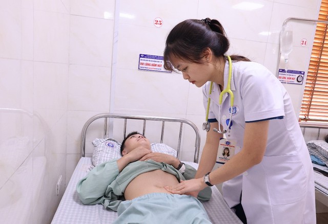 21 tuổi đã nhận chỉ định lọc máu vì suy thận giai đoạn cuối, sự thật sau đó khiến thanh niên vỡ òa - Ảnh 1.