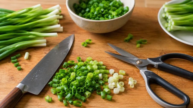 Nên thái hành lá bằng dao hay kéo? lựa chọn nào tốt hơn cho món ăn? - Ảnh 1. Nên thái hành lá bằng dao hay kéo? lựa chọn nào tốt hơn cho món ăn? - Ảnh 1.