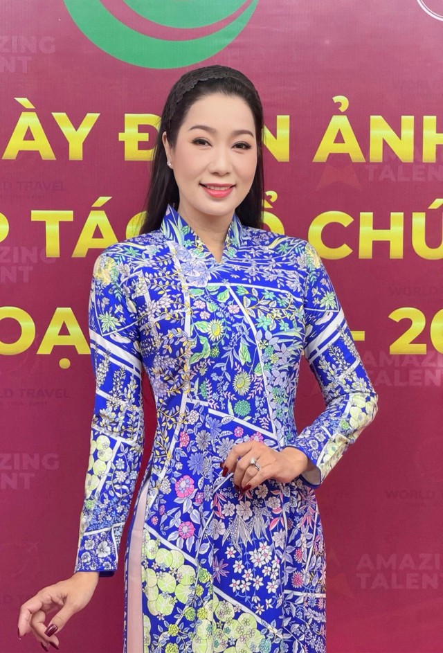 Diện &aacute;o d&agrave;i trắng ở tuổi trung ni&ecirc;n, &Aacute; hậu Trịnh Kim Chi g&acirc;y ch&uacute; &yacute; - Ảnh 7.
