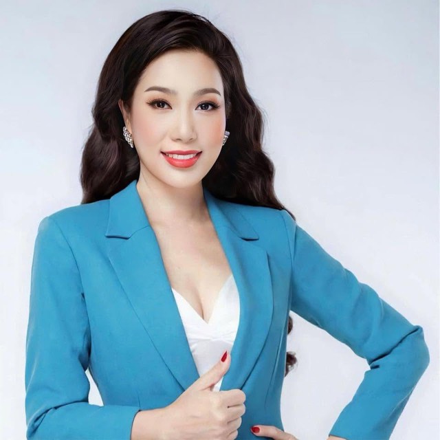 Diện &aacute;o d&agrave;i trắng ở tuổi trung ni&ecirc;n, &Aacute; hậu Trịnh Kim Chi g&acirc;y ch&uacute; &yacute; - Ảnh 8.