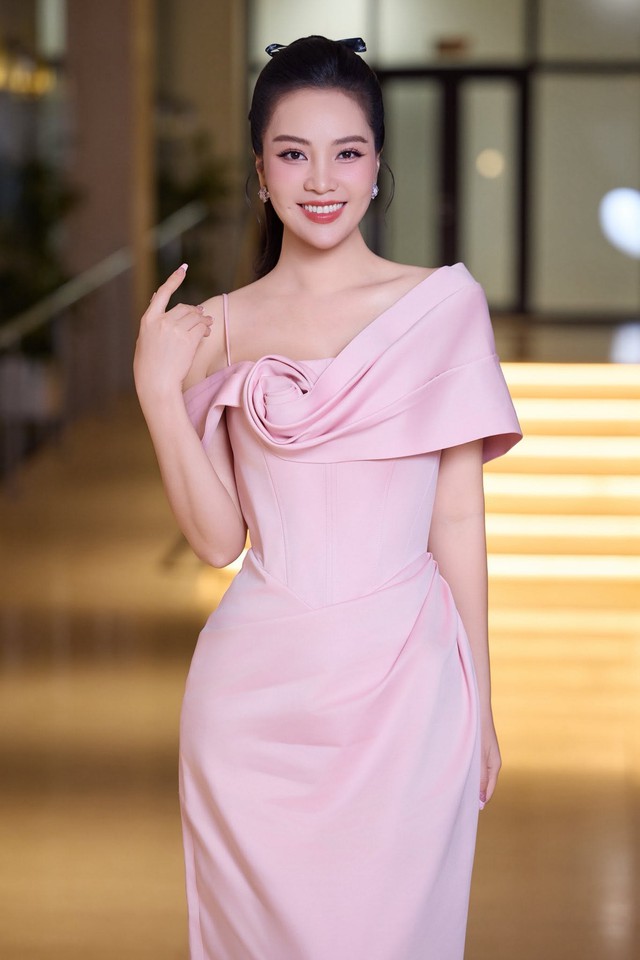 Đời thực vi&ecirc;n m&atilde;n của của một &aacute; hậu l&agrave;m BTV truyền h&igrave;nh VTV - Ảnh 8.