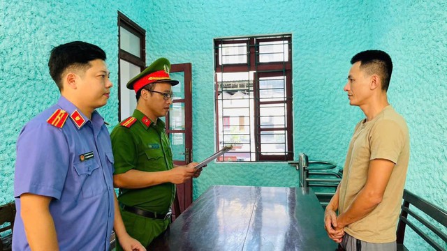 Khởi tố 2 đối tượng mua b&aacute;n tr&aacute;i ph&eacute;p chất ma t&uacute;y - Ảnh 2.