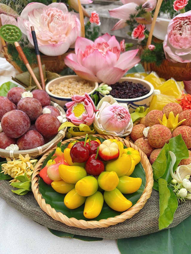 Ngắm những mâm cỗ cúng Tết Đoan Ngọ 2026 được chị em chuẩn bị chỉn chu, đẹp mắt - Ảnh 8. Ngắm những mâm cỗ cúng Tết Đoan Ngọ 2026 được chị em chuẩn bị chỉn chu, đẹp mắt - Ảnh 8.