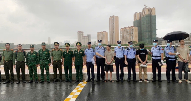 Quảng Ninh trao trả công dân Trung Quốc nhập cảnh trái phép theo quy định pháp luật - Ảnh 1. Quảng Ninh trao trả công dân Trung Quốc nhập cảnh trái phép theo quy định pháp luật - Ảnh 1.