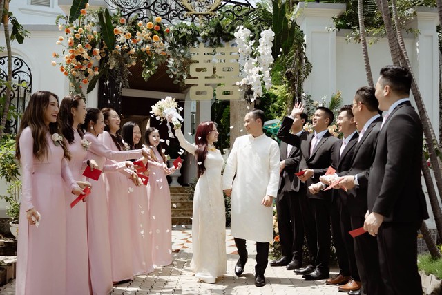 'B&eacute;' Xu&acirc;n Nghi rạng rỡ b&ecirc;n chồng - kỹ sư Việt kiều trong lễ vu quy - Ảnh 5.
