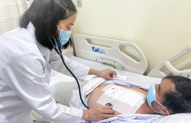 Người đàn ông 57 tuổi bị sùi van tim vì chủ quan với sâu răng: Bất ngờ vì những biến chứng! - Ảnh 1.