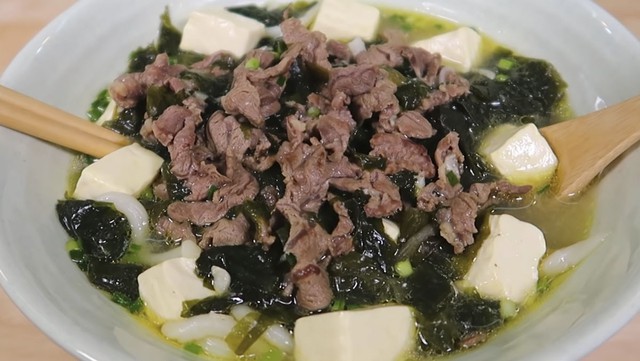 Đập tan nắng h&egrave; với 11 m&oacute;n canh giải nhiệt vừa m&aacute;t, vừa dễ l&agrave;m tại nh&agrave; - Ảnh 2.