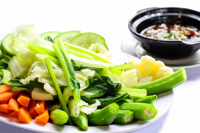 Ở ngưỡng tuổi 50, sau 6 giờ tối kh&ocirc;ng n&ecirc;n ăn những g&igrave; để sống thọ? - Ảnh 1.