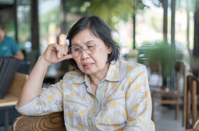 Chồng vừa mất, người cháu xuất hiện như ân nhân rồi cuỗm sạch tiền dưỡng già của tôi - Ảnh 1. Chồng vừa mất, người cháu xuất hiện như ân nhân rồi cuỗm sạch tiền dưỡng già của tôi - Ảnh 1.