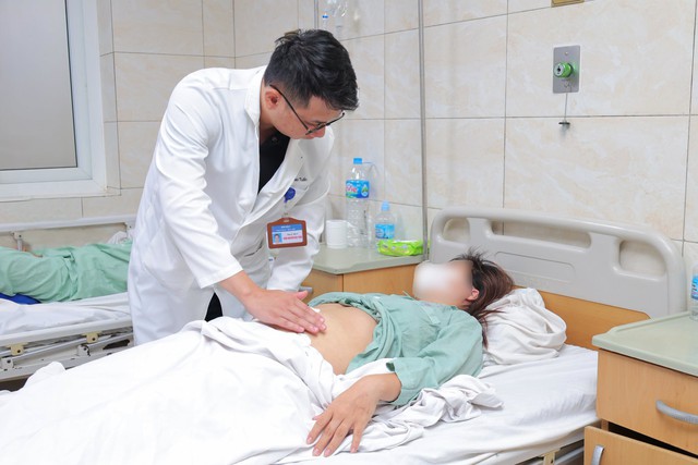 Đau bụng tưởng viêm ruột thừa, người phụ nữ 28 tuổi phát hiện bệnh chỉ gặp ở khoảng 2% dân số - Ảnh 1.