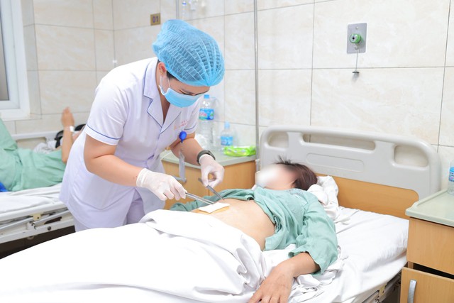 Đau bụng tưởng viêm ruột thừa, người phụ nữ 28 tuổi phát hiện bệnh chỉ gặp ở khoảng 2% dân số - Ảnh 2.