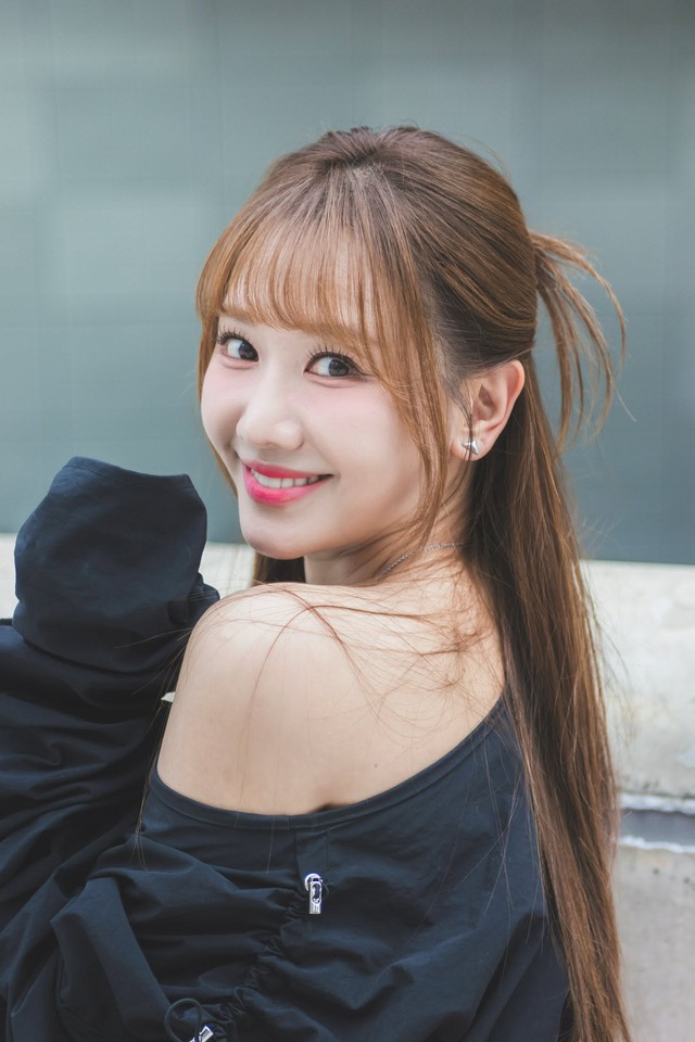Hari Won đ&oacute;n tuổi mới rạng rỡ b&ecirc;n Quỳnh Anh Shyn nhận nhẫn cầu h&ocirc;n - Ảnh 9.