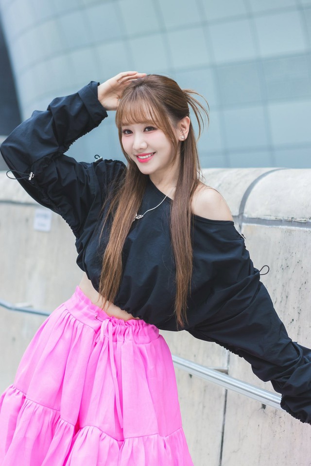 Hari Won đ&oacute;n tuổi mới rạng rỡ b&ecirc;n Quỳnh Anh Shyn nhận nhẫn cầu h&ocirc;n - Ảnh 10.