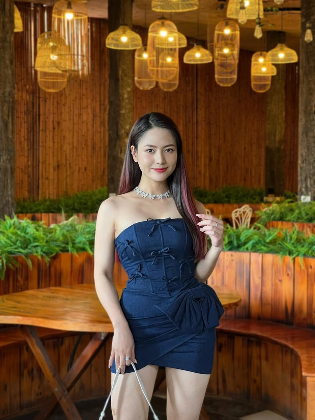 Việt Hoa - con g&aacute;i &ocirc;ng tr&ugrave;m trong phim 'Lửa trắng' c&oacute; sắc v&oacute;c đời thực ra sao? - Ảnh 11.