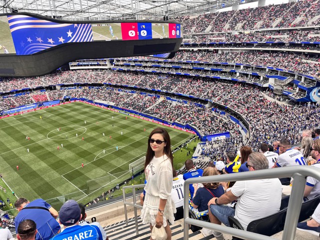 Mỹ Tâm và NSƯT Kiều Anh cổ vũ World Cup 2026 tại Mỹ - Ảnh 5. Mỹ Tâm và NSƯT Kiều Anh cổ vũ World Cup 2026 tại Mỹ - Ảnh 5.