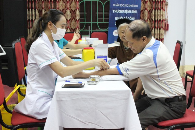 Từ 1/7, người dân có hộ khẩu thường trú tại Hà Nội thuộc nhóm này được miễn phí 100% khoản phí đặc biệt - Ảnh 1.