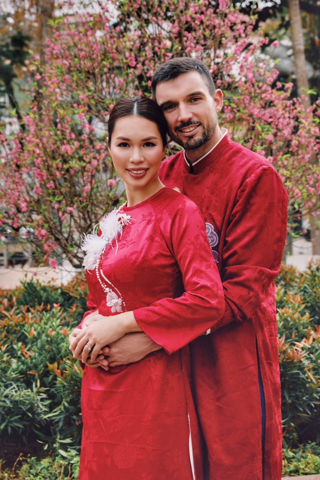 10 năm hôn nhân hạnh phúc bên chồng Tây của siêu mẫu Hà Anh - Ảnh 4.