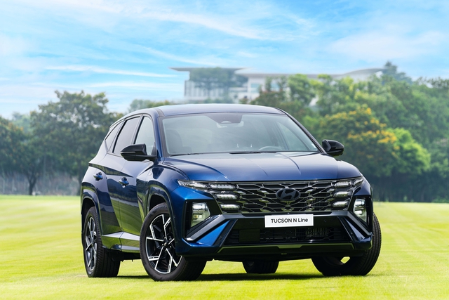 Vì sao giá xe Hyundai Tucson giảm mạnh tới 100 triệu đồng, SUV cỡ C rẻ chưa từng có, chỉ ngang Mitsubishi Xforce? - Ảnh 1.
