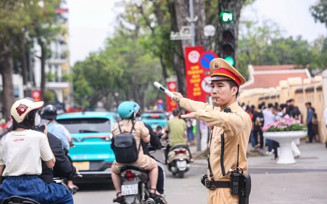Tin s&aacute;ng 24/6: H&agrave; Nội cấm phương tiện tr&ecirc;n nhiều tuyến đường trong hai ng&agrave;; lương c&ocirc;ng chức cao nhất 25 triệu đồng từ 1/7 - Ảnh 1.